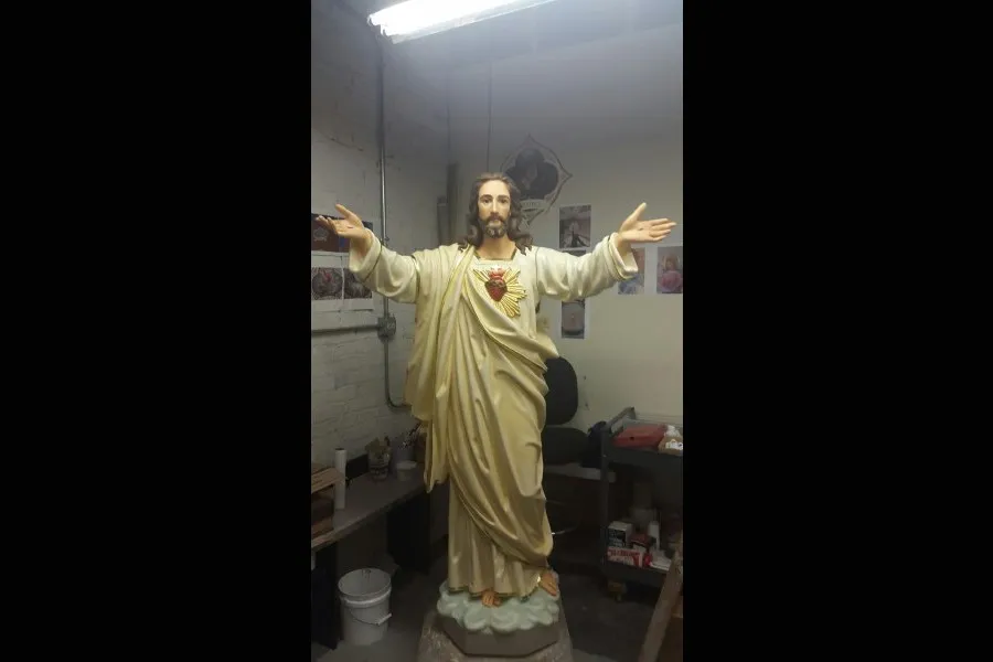 Restored statue of the Sacred Heart of Jesus.?w=200&h=150